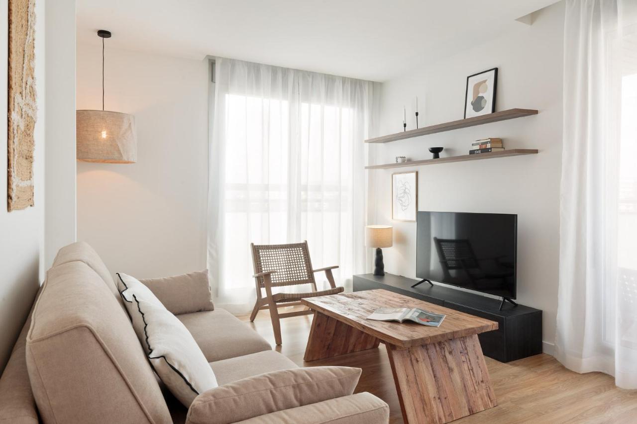 Port Forum Apartments By Olala Homes ซานต์อาเตรียเดเบซอซ ภายนอก รูปภาพ