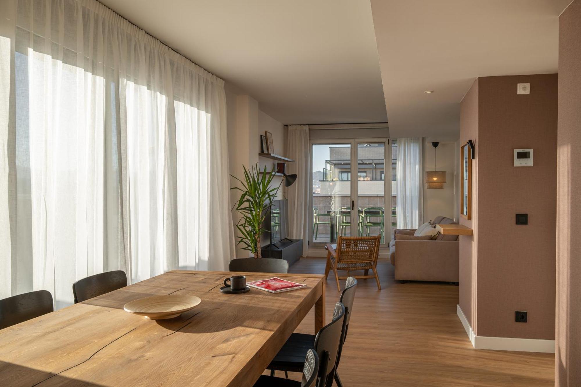 Port Forum Apartments By Olala Homes ซานต์อาเตรียเดเบซอซ ภายนอก รูปภาพ