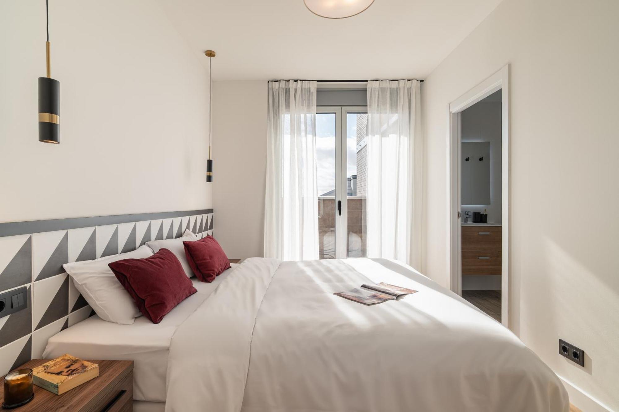 Port Forum Apartments By Olala Homes ซานต์อาเตรียเดเบซอซ ภายนอก รูปภาพ
