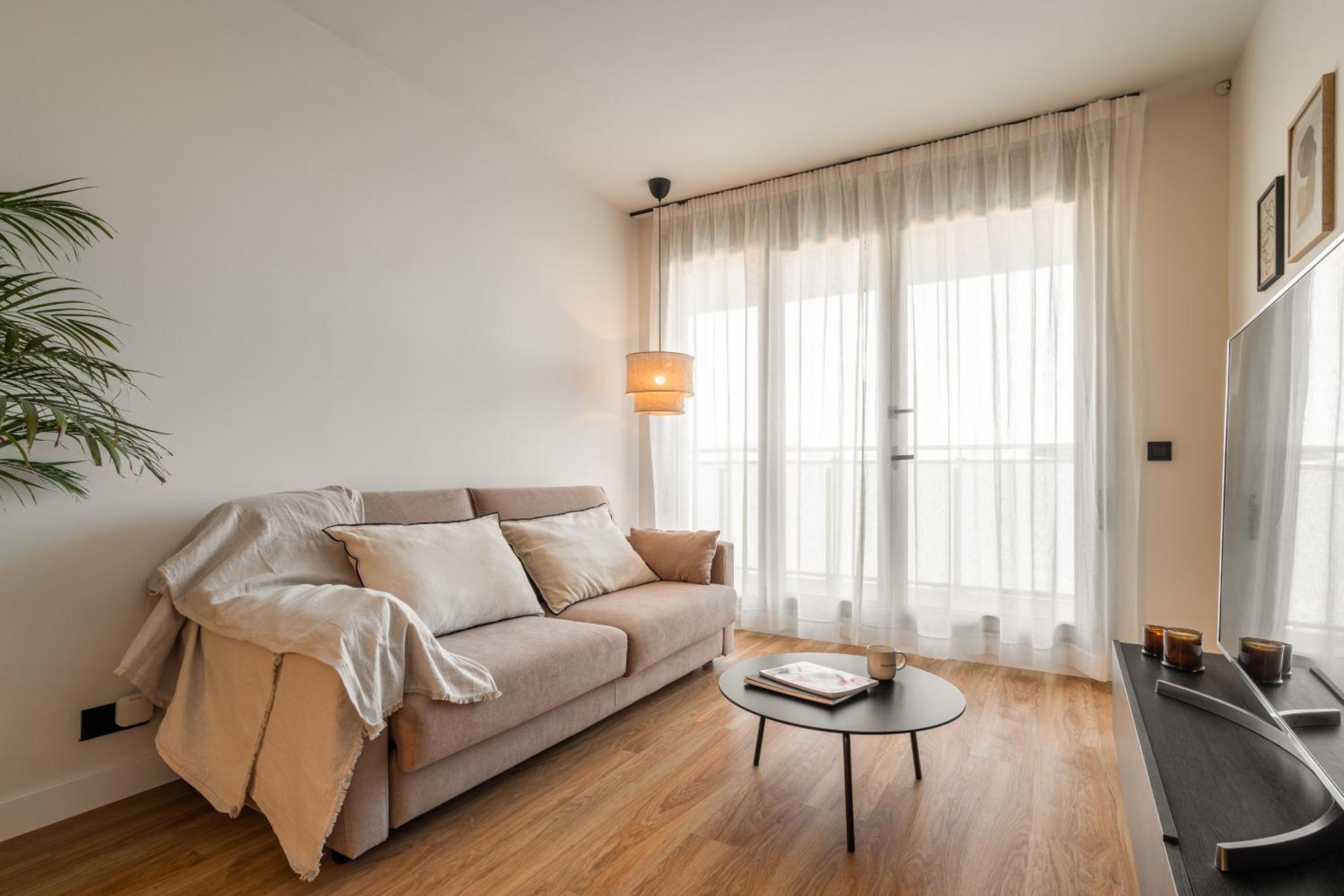 Port Forum Apartments By Olala Homes ซานต์อาเตรียเดเบซอซ ภายนอก รูปภาพ